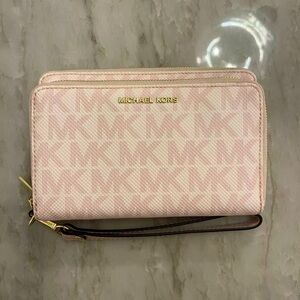 New Michael Kors Baby Pink Adele Double Zip Wristlet